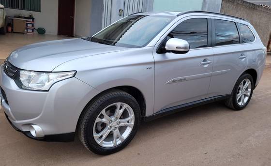 MITSUBISHI OUTLANDER 3.0 GT 4X4 V6 24V GASOLINA 4P AUTOMÁTICO